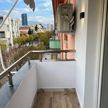 Leti Rruga E Durresit 티라나